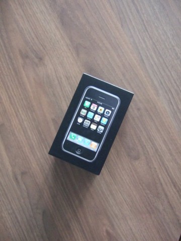 Die Packung beinhaltete zumindest das wichtigste Zubeh&ouml;r. (Foto: Golem.de)